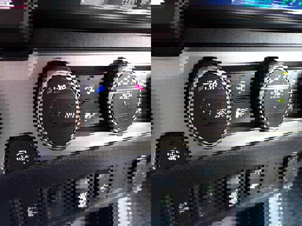 Used 2022 Toyota Tacoma 4x4 Double Cab image 17