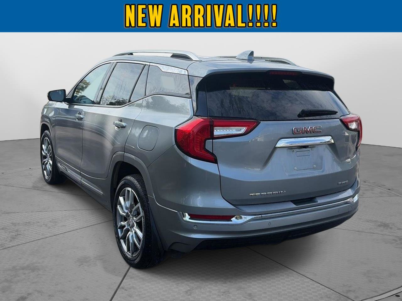 Used 2023 GMC Terrain Denali AWD/4WD image 3
