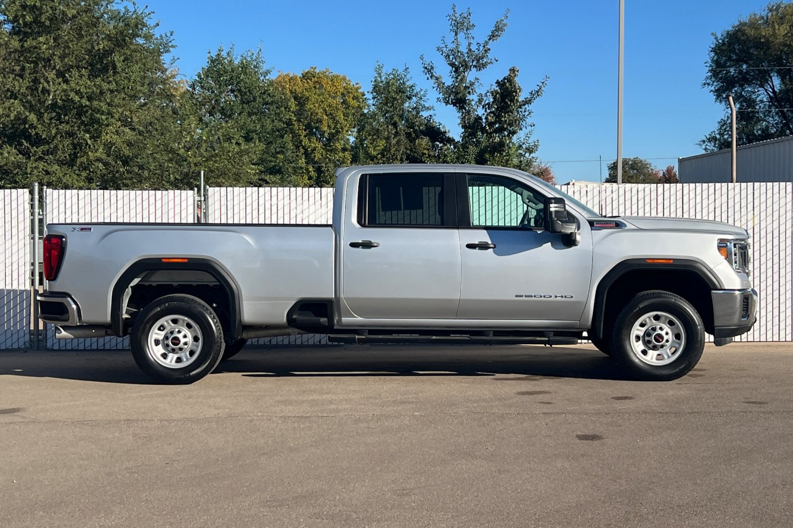 Used 2022 GMC Sierra 2500 Pro w/ Gooseneck/5TH Wheel Package AWD/4WD image 3