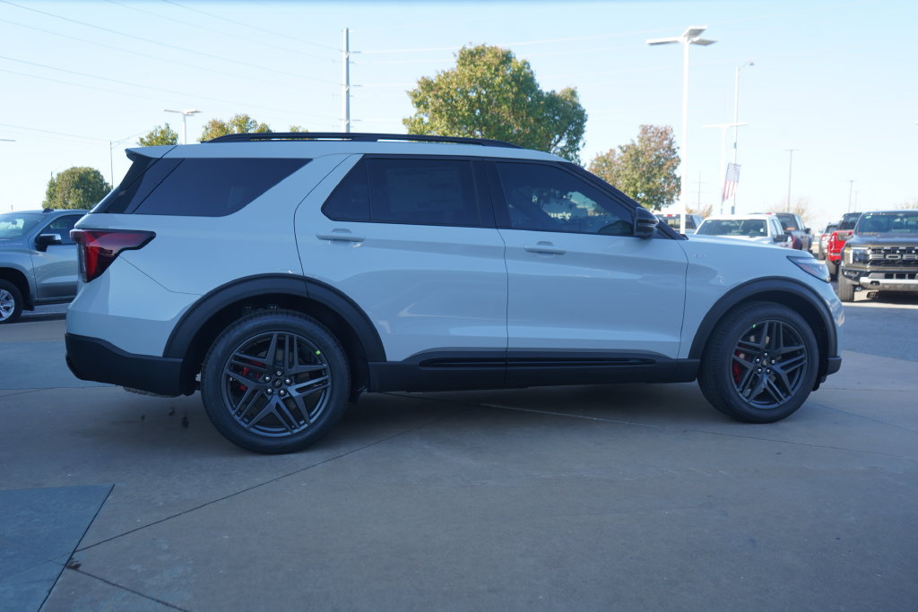 New 2027 Ford Explorer ST-Line w/ Premium Package RWD image 10
