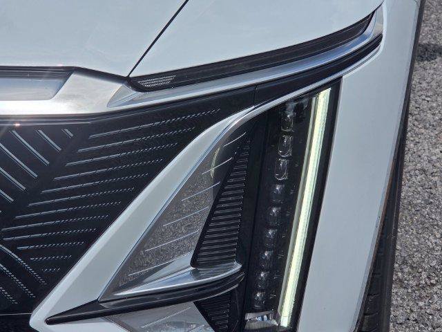 New 2027 Cadillac Lyriq Luxury RWD image 10
