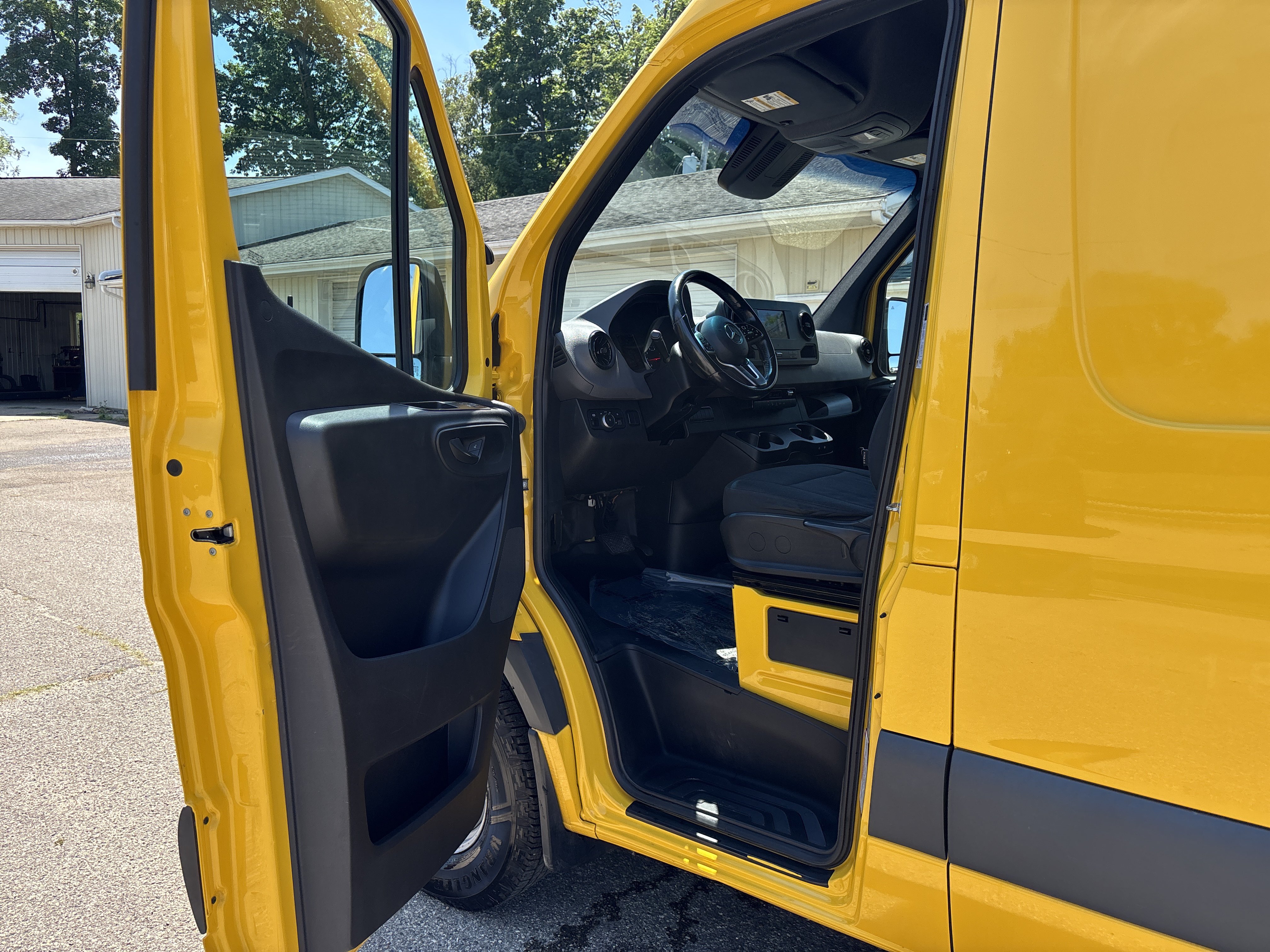 Used 2021 Mercedes-Benz Sprinter 2500 w/ Acoustic Package image 17