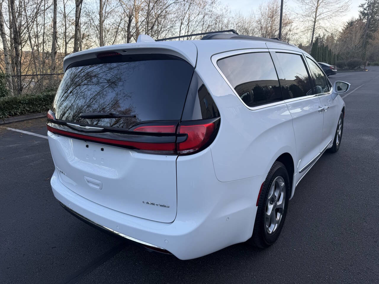 Used 2022 Chrysler Pacifica Limited image 5