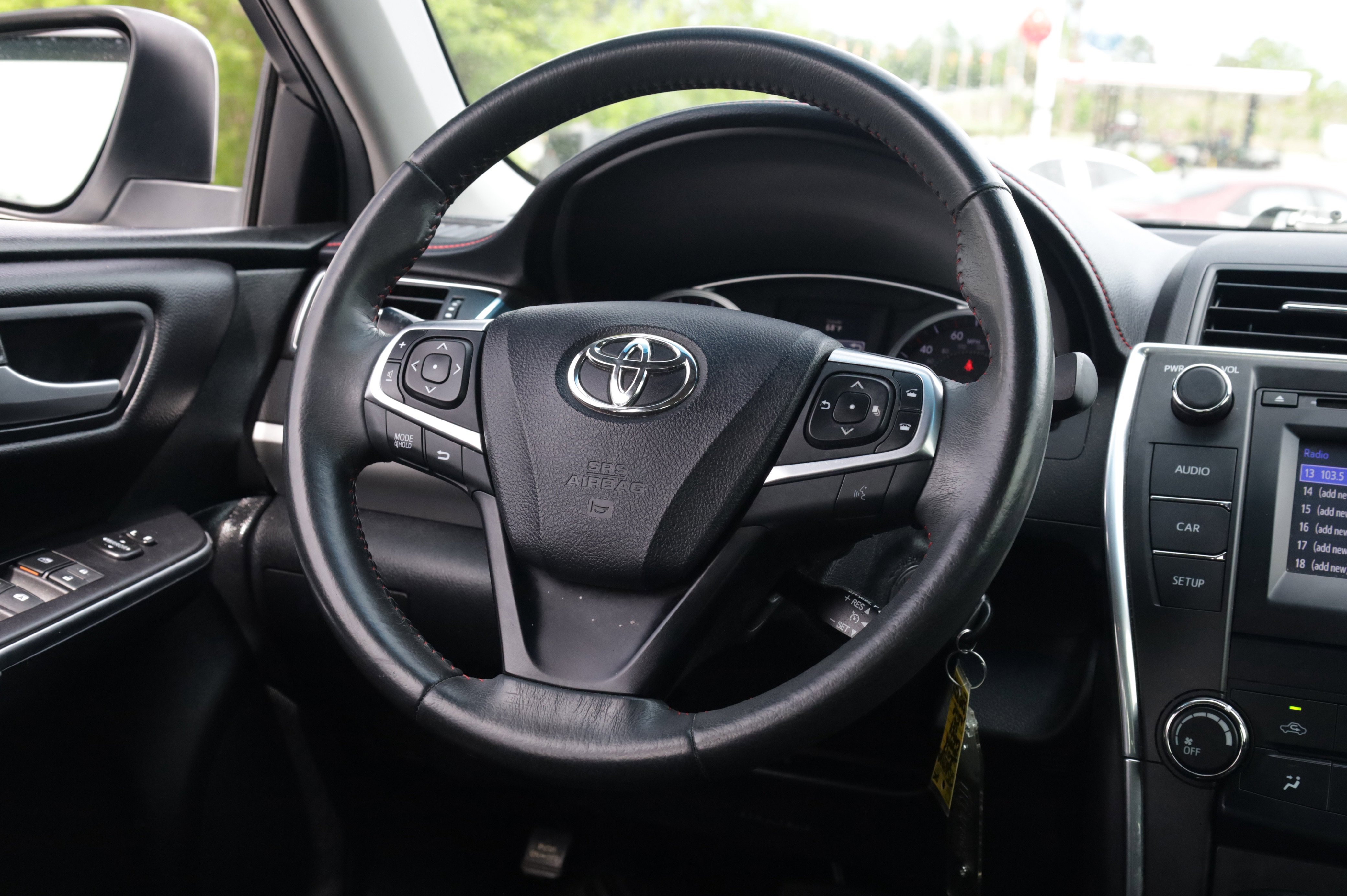 Used 2017 Toyota Camry SE FWD image 8