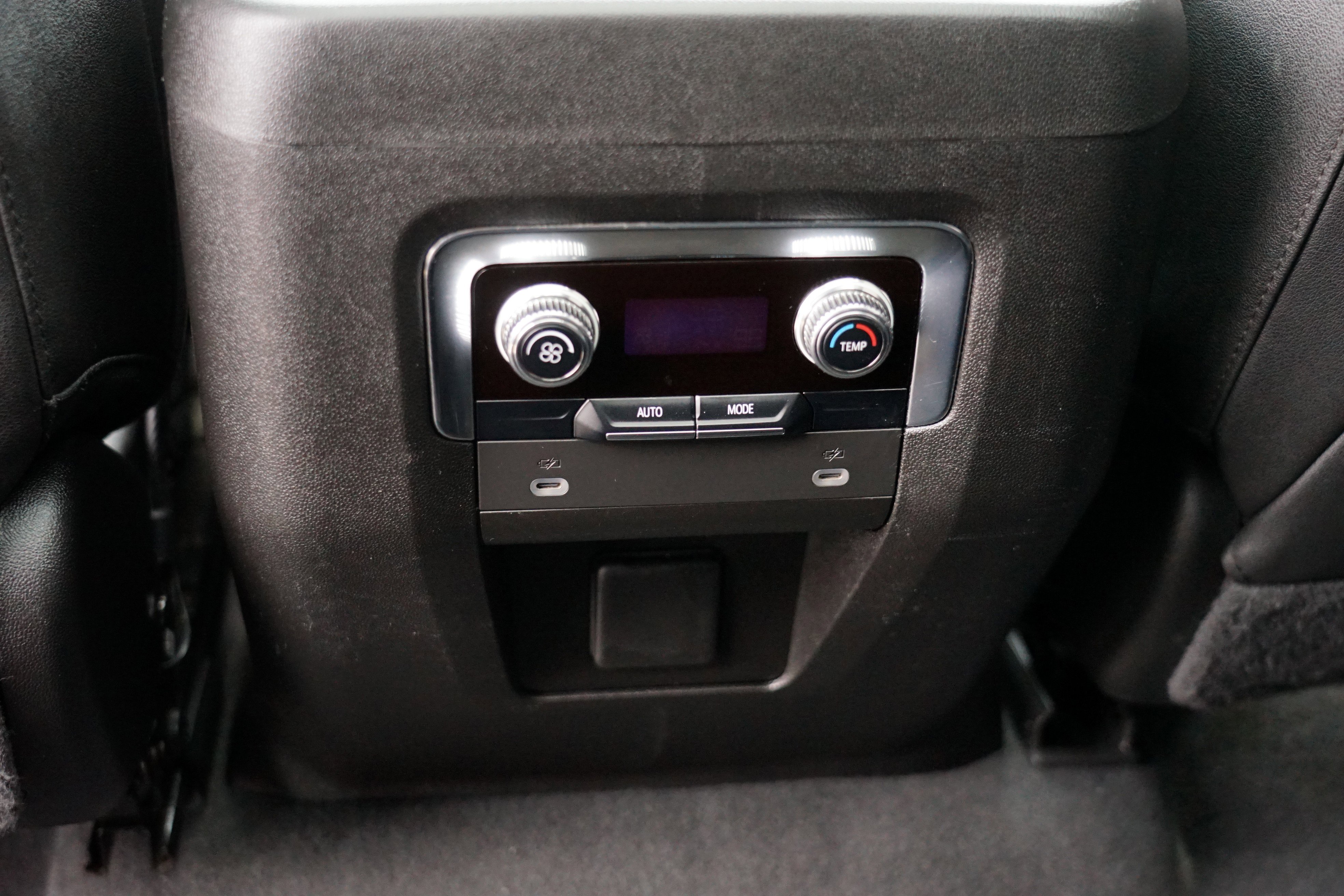 Used 2023 GMC Yukon XL SLT image 28