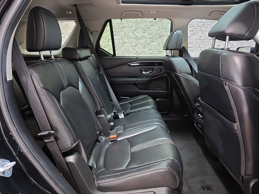 Used 2023 Honda Pilot Touring image 12