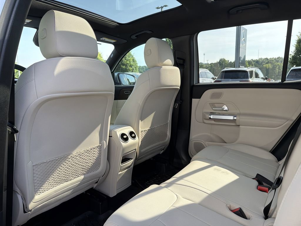 Used 2026 Mercedes-Benz GLB 250 4MATIC image 12