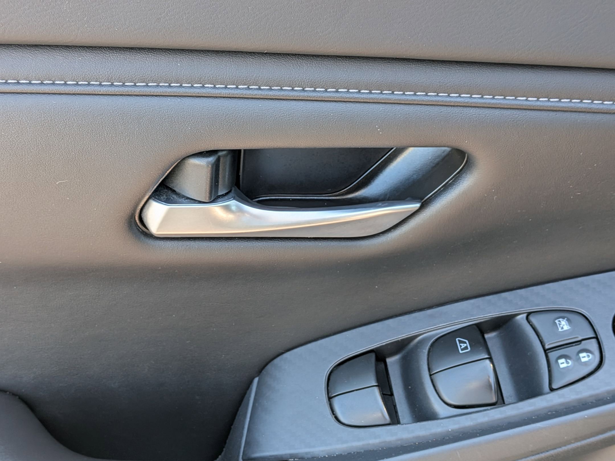 Used 2025 Nissan Sentra SV FWD image 13