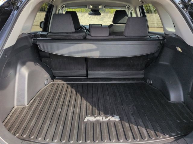 Certified 2022 Toyota RAV4 LE AWD/4WD image 25