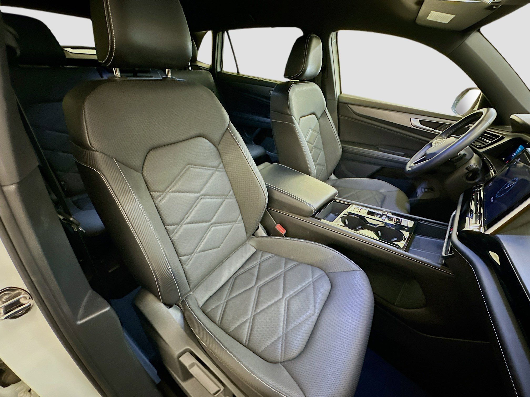 Used 2024 Volkswagen Atlas Cross Sport SE image 33