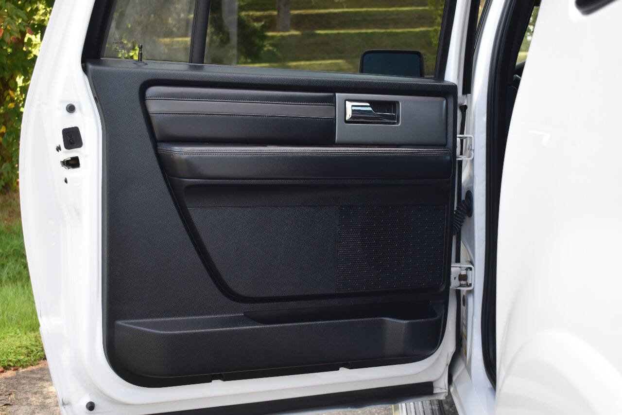 Used 2016 Ford Expedition EL Platinum image 11