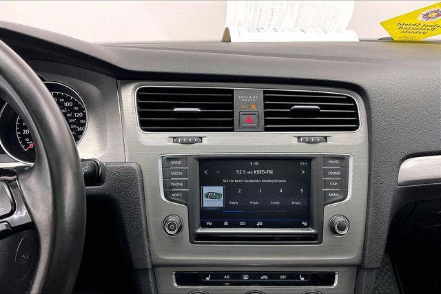 Used 2017 Volkswagen Golf SE image 5