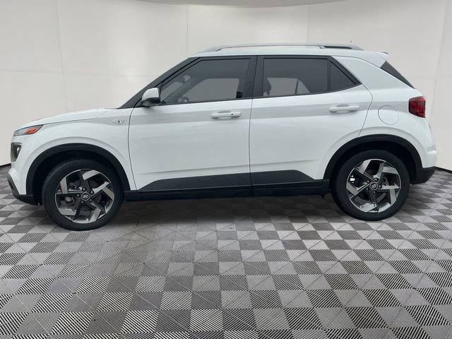 Certified 2024 Hyundai Venue SEL FWD image 4