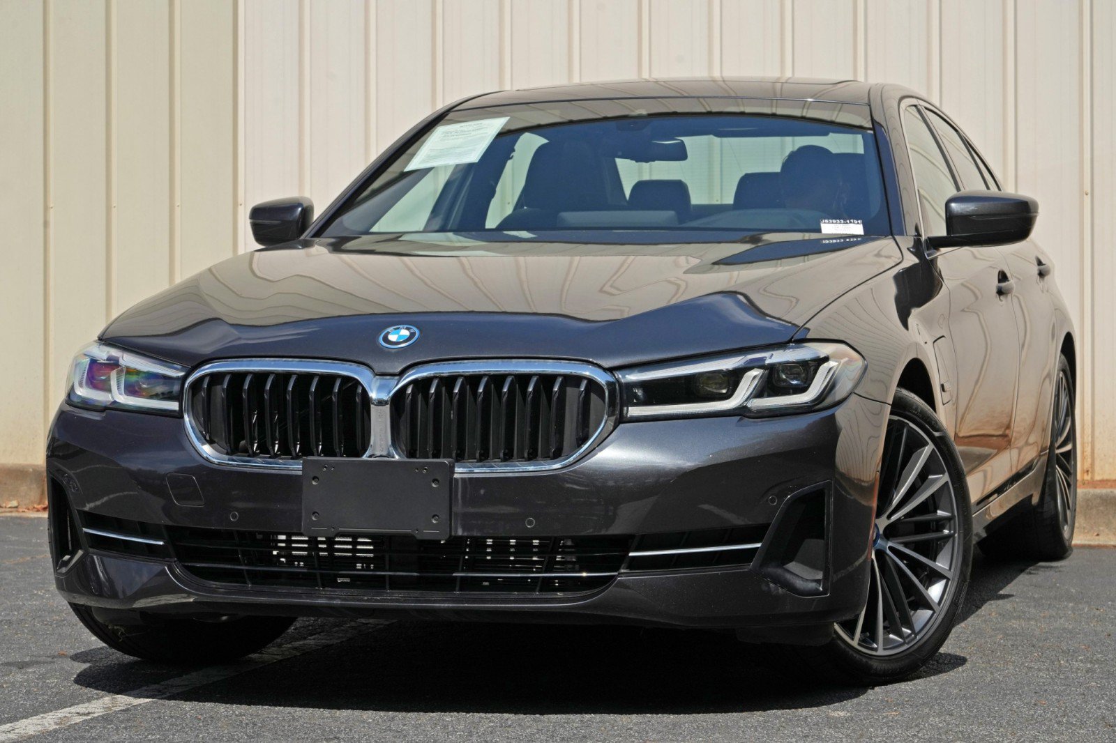 Used 2022 BMW 530e w/ Premium Package RWD image 3
