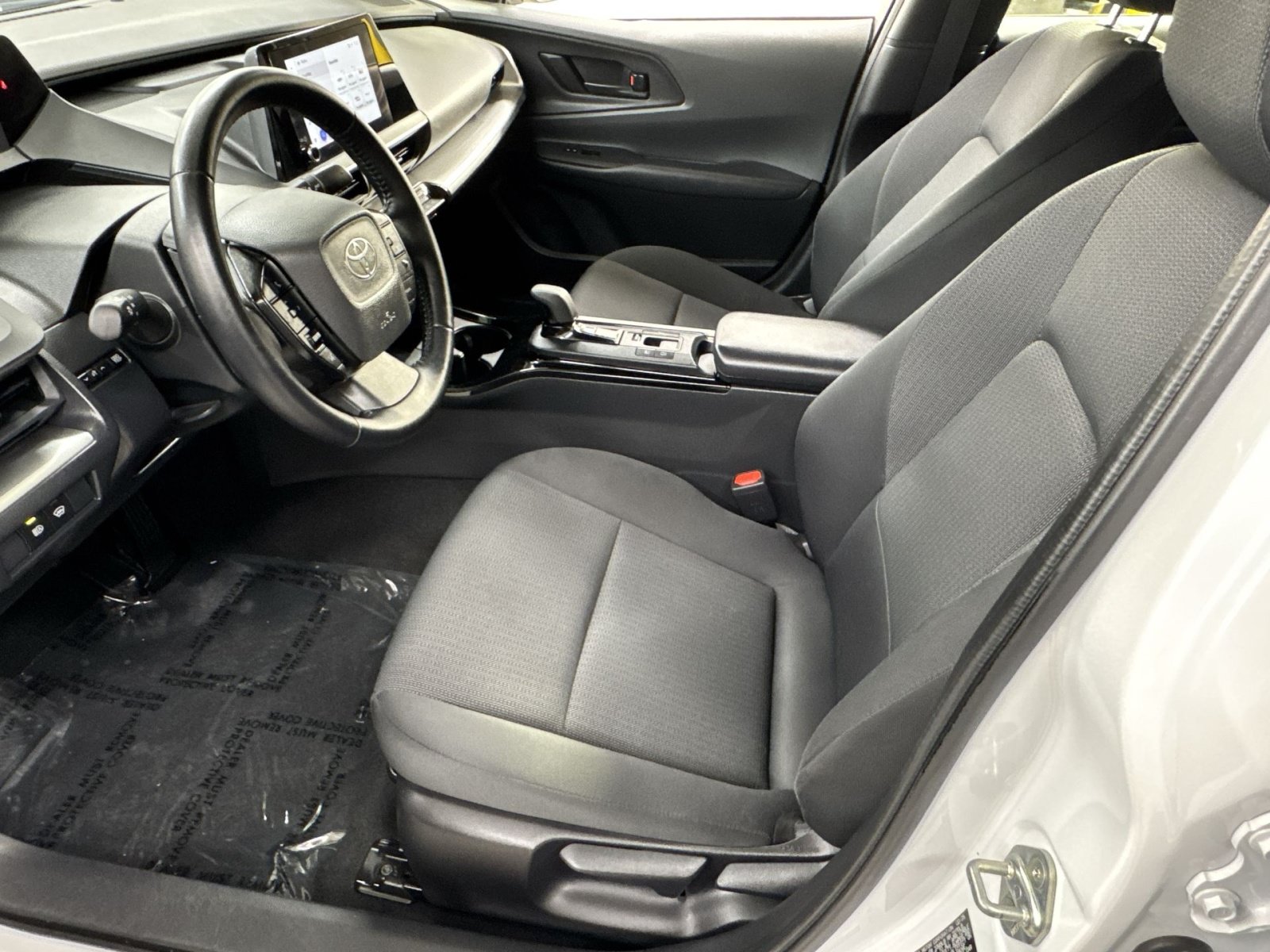 Used 2025 Toyota Prius LE AWD/4WD image 16