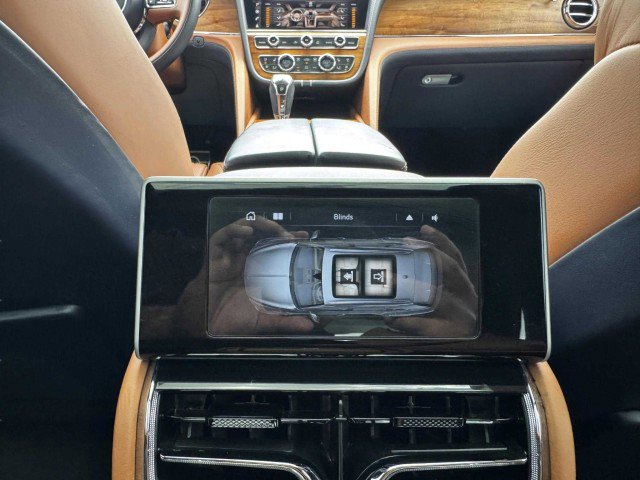 Used 2023 Bentley Bentayga Extended Wheelbase image 56