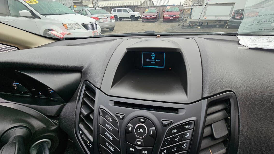 Used 2015 Ford Fiesta S image 27