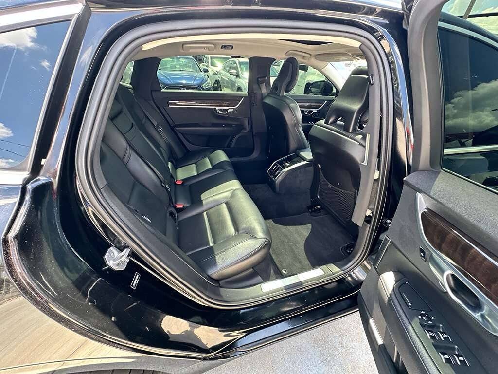 Used 2018 Volvo S90 T5 Momentum w/ Convenience Package FWD image 3
