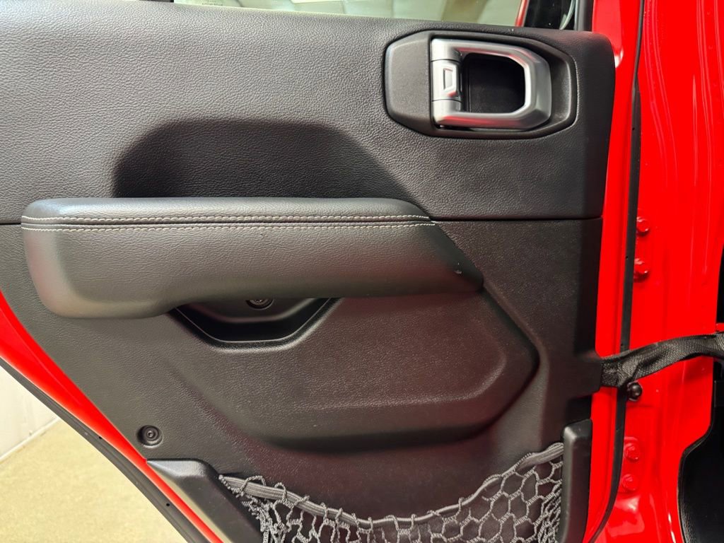 Used 2019 Jeep Wrangler Unlimited Sahara image 16