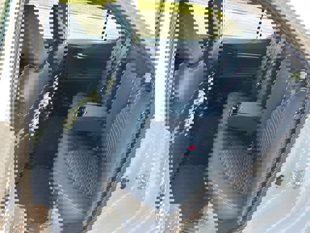 Used 2024 Toyota Camry SE image 10