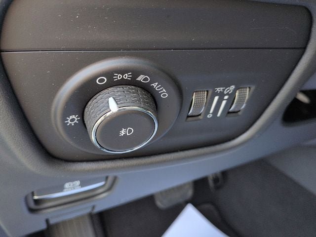 Used 2024 Jeep Grand Cherokee Summit image 19