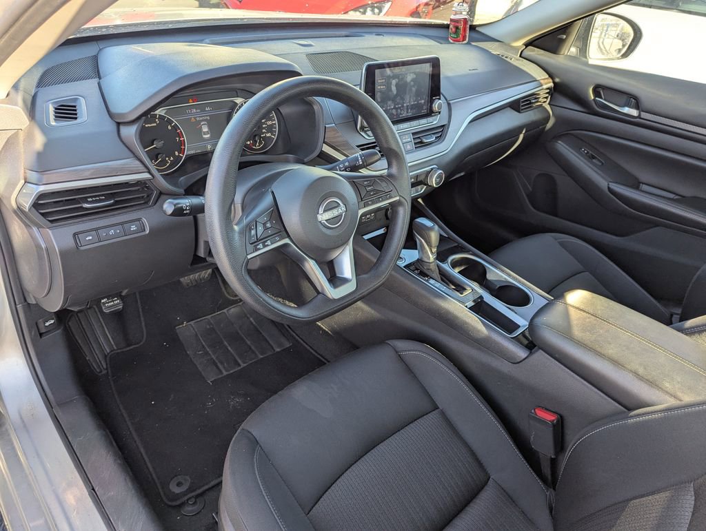 Used 2024 Nissan Altima 2.5 SV FWD image 24