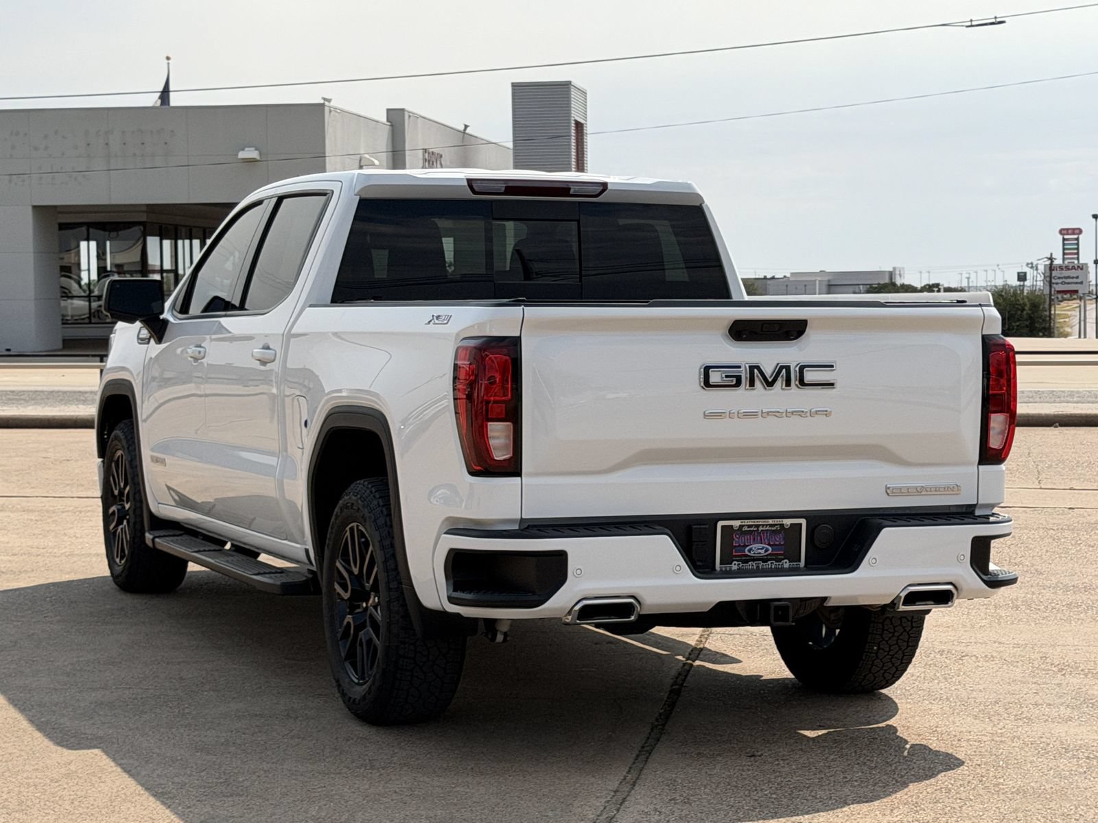 Used 2025 GMC Sierra 1500 Elevation w/ Elevation Premium Package AWD/4WD image 6