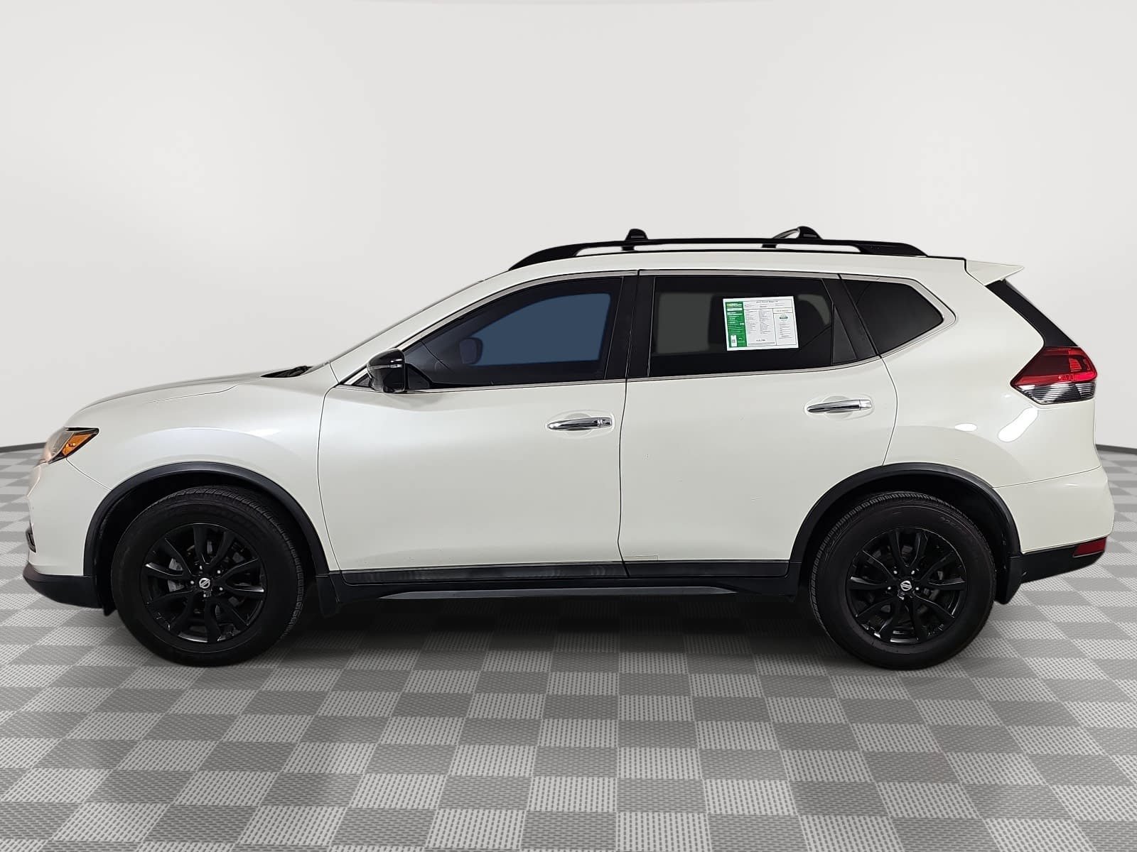 Used 2018 Nissan Rogue SV w/ Premium Package FWD image 5