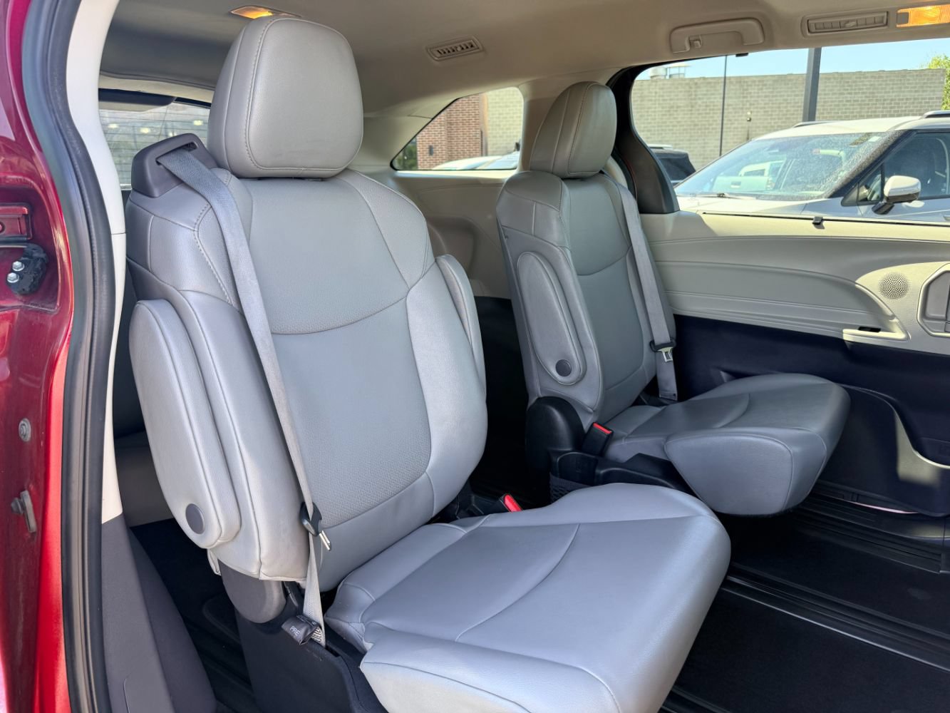 Used 2022 Toyota Sienna XLE AWD/4WD image 27