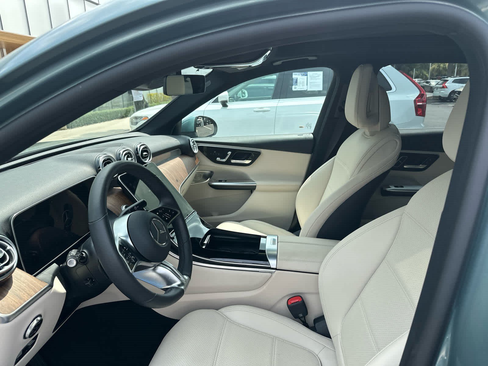 Used 2025 Mercedes-Benz GLC 350e 4MATIC image 24