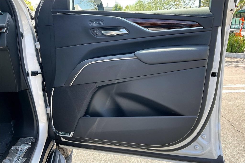 Used 2021 Cadillac Escalade Premium Luxury AWD/4WD image 21
