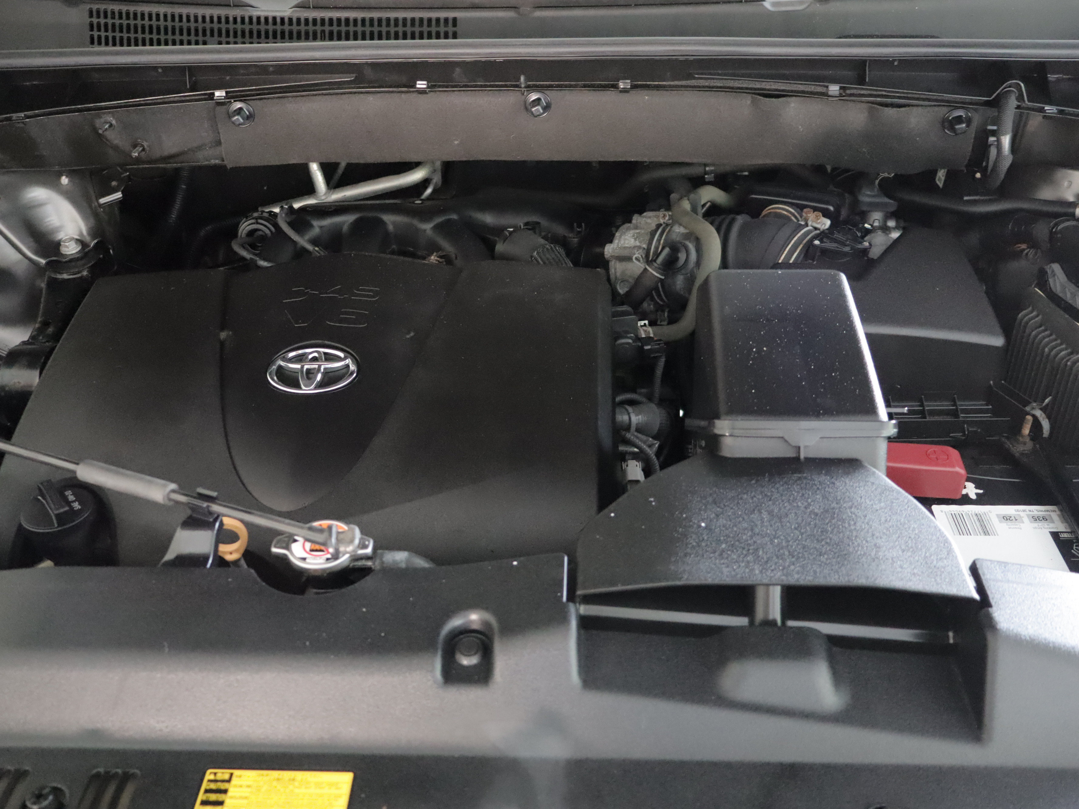 Used 2018 Toyota Highlander Plus AWD/4WD image 29