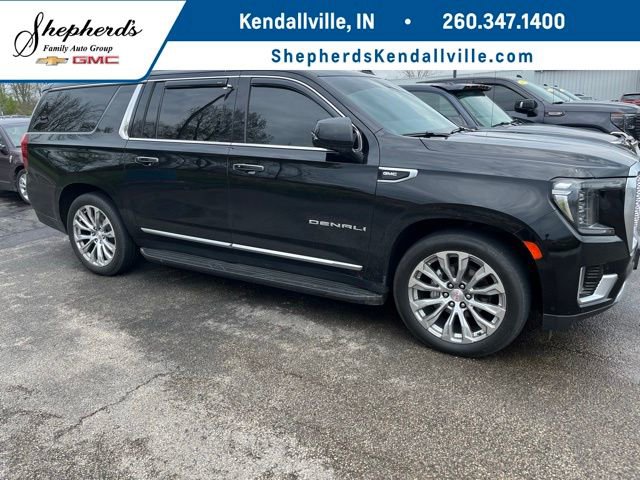Used 2023 GMC Yukon XL Denali w/ Advanced Technology Package AWD/4WD image 1