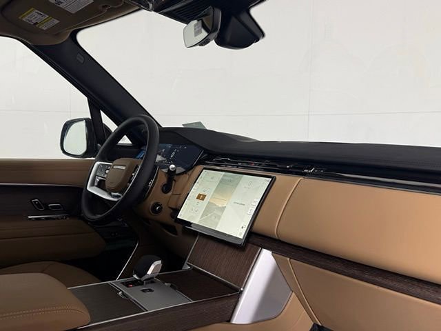 New 2026 Land Rover Range Rover Long Wheelbase SE AWD/4WD image 18