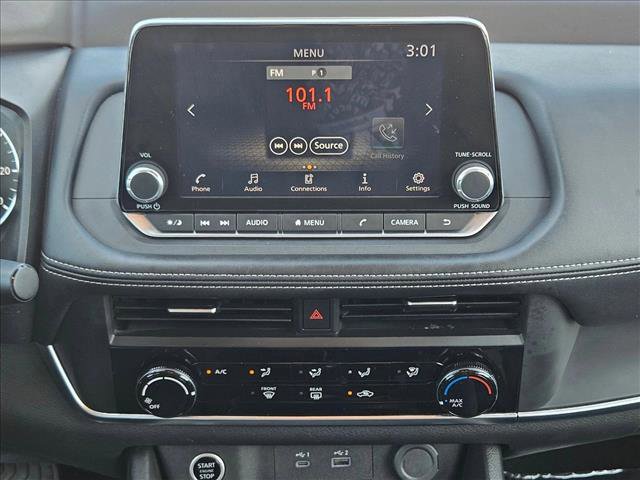 Used 2023 Nissan Rogue S image 13