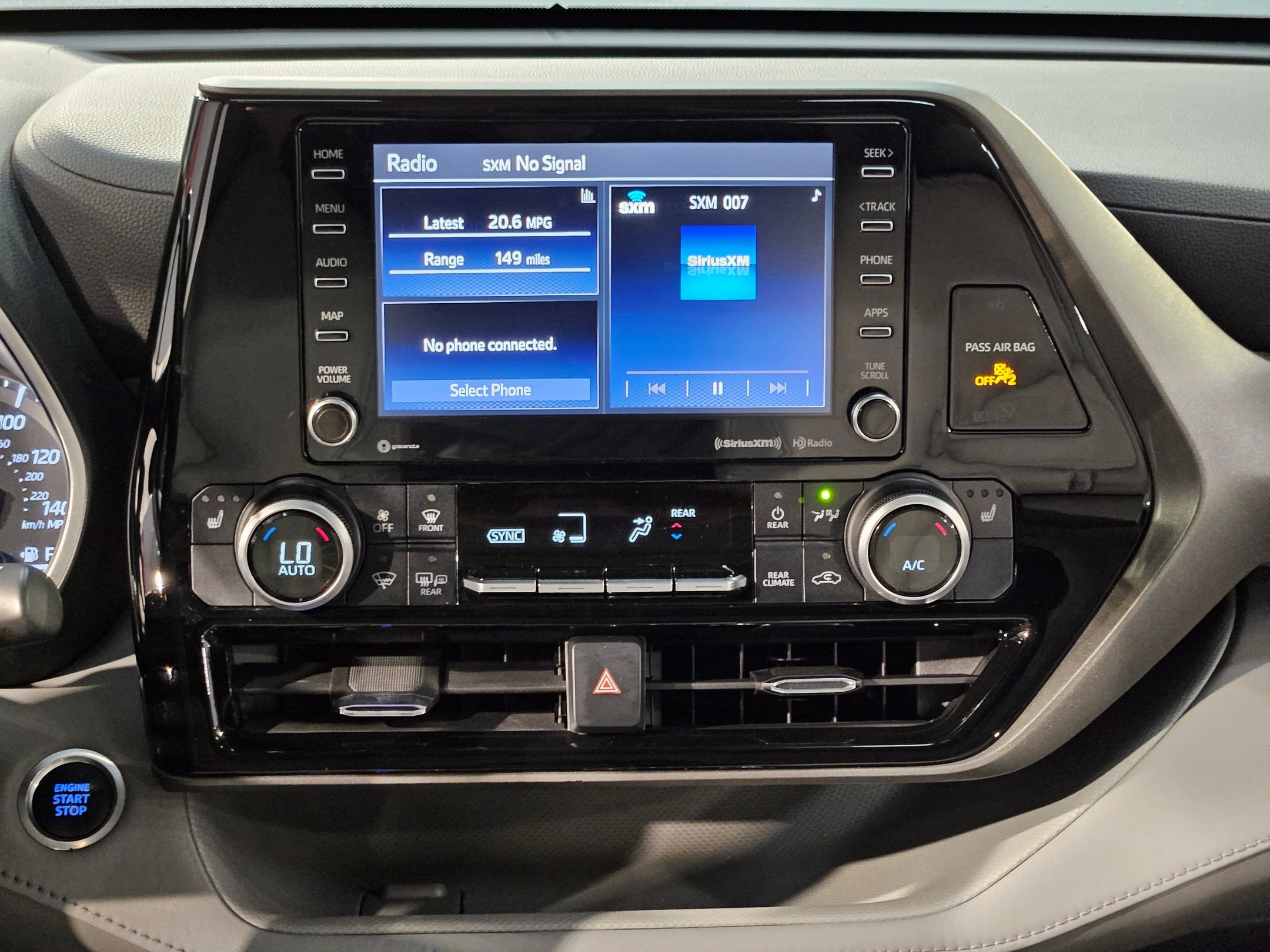 Used 2021 Toyota Highlander XLE FWD image 16