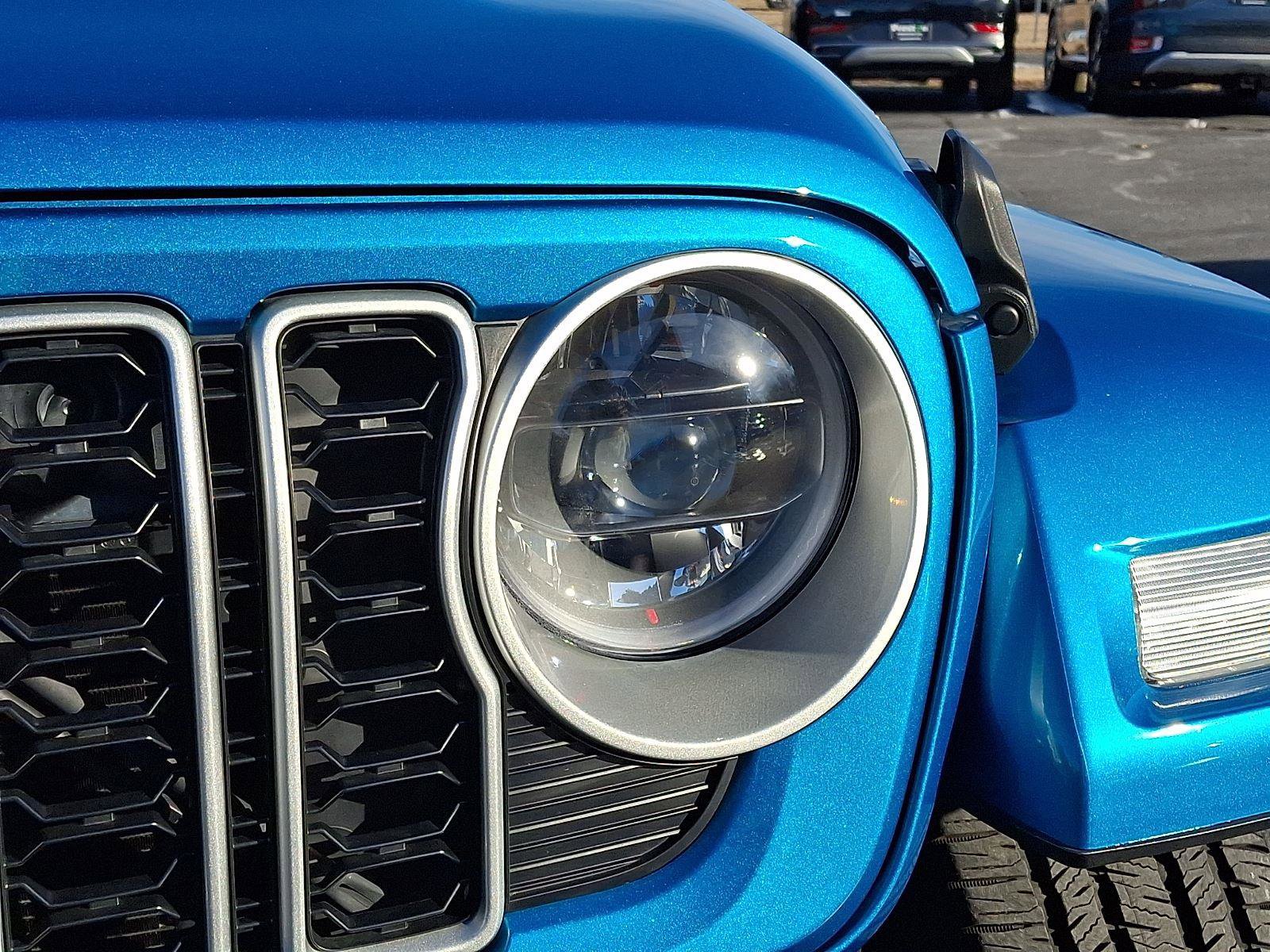 Used 2024 Jeep Wrangler Unlimited Sahara w/ Technology Group image 8