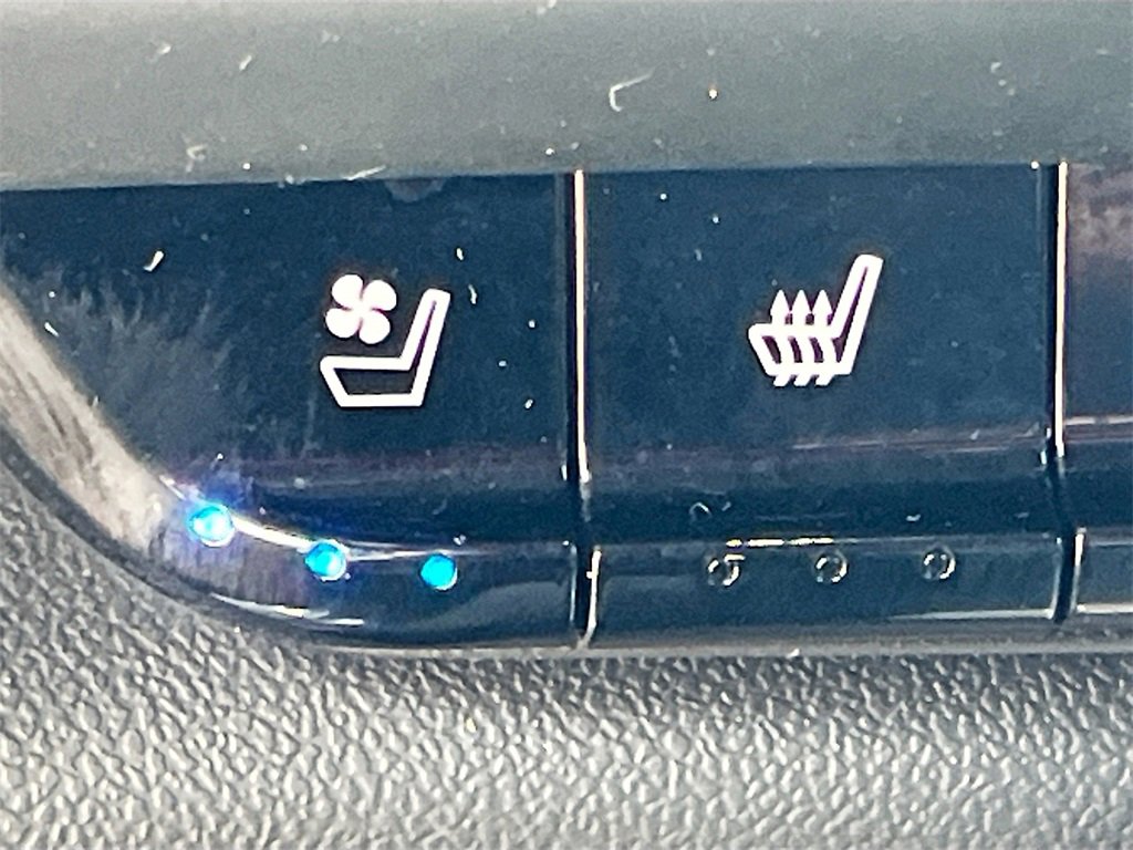 Used 2018 Chevrolet Camaro SS image 20