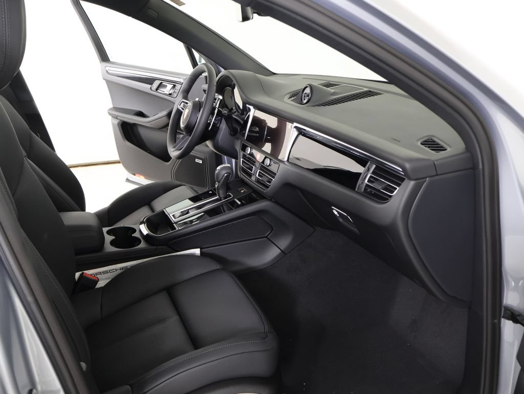 New 2026 Porsche Macan AWD/4WD image 7