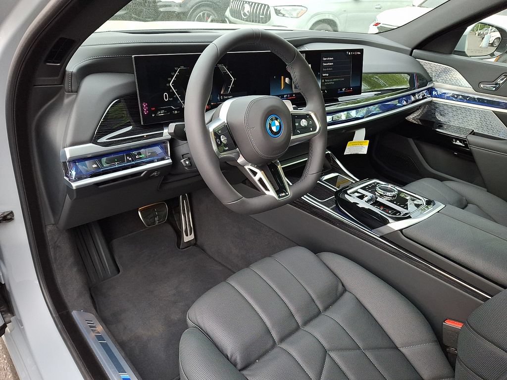 Used 2026 BMW 750e xDrive AWD/4WD image 9
