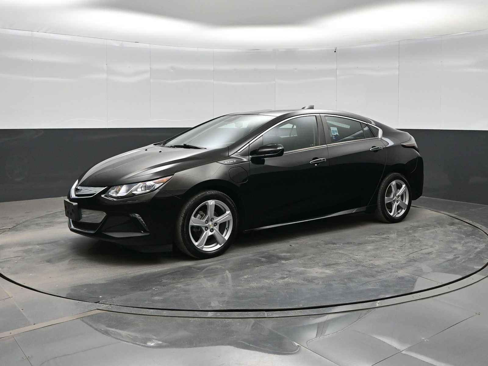 Used 2018 Chevrolet Volt LT w/ Comfort Package FWD image 4
