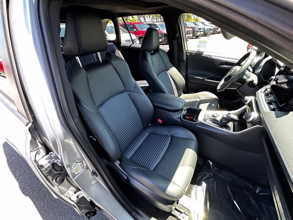 Used 2025 Toyota RAV4 XSE AWD/4WD image 14