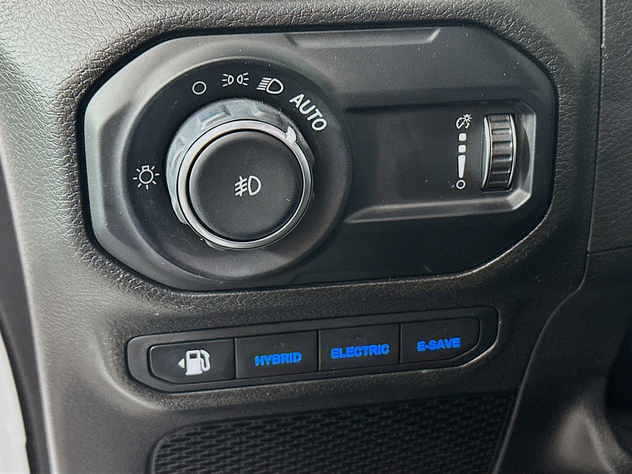 Used 2023 Jeep Wrangler Unlimited w/ Cold Weather Group AWD/4WD image 16