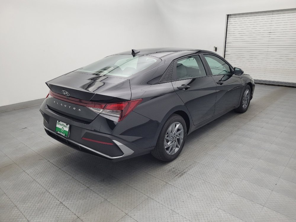 Used 2024 Hyundai Elantra SEL FWD image 9