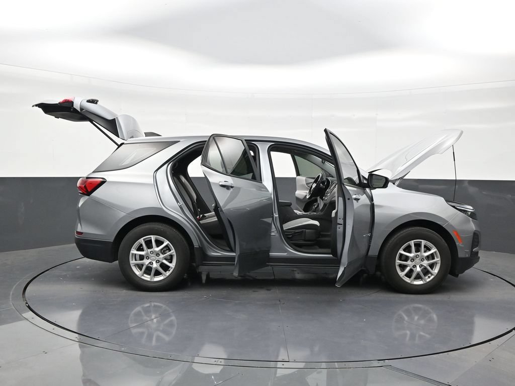 Used 2024 Chevrolet Equinox LS FWD image 29
