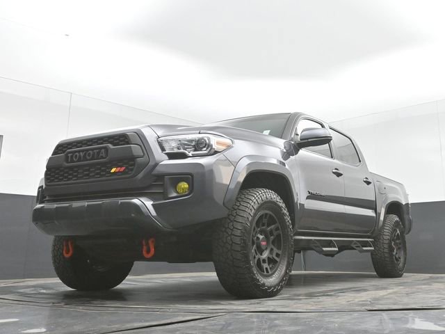 Used 2017 Toyota Tacoma TRD Sport AWD/4WD image 43