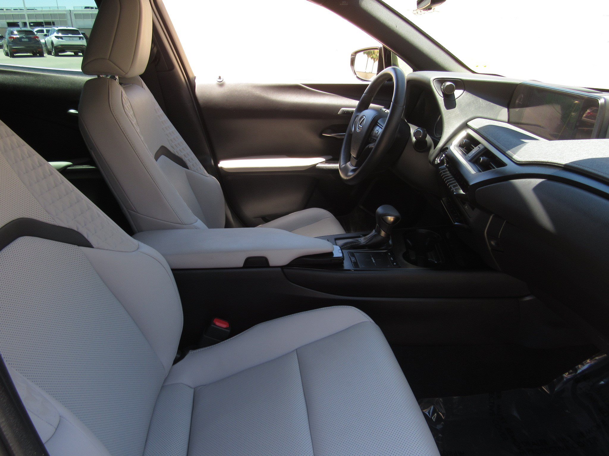 Used 2022 Lexus UX 250h w/ Luxury Package AWD/4WD image 9