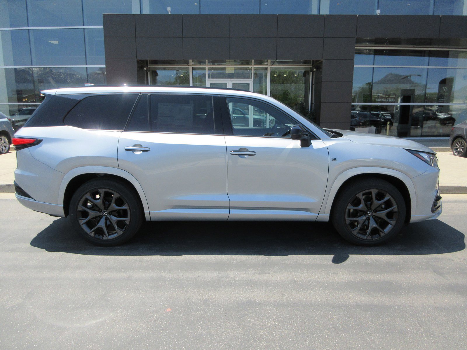 New 2026 Lexus TX 500h AWD image 9