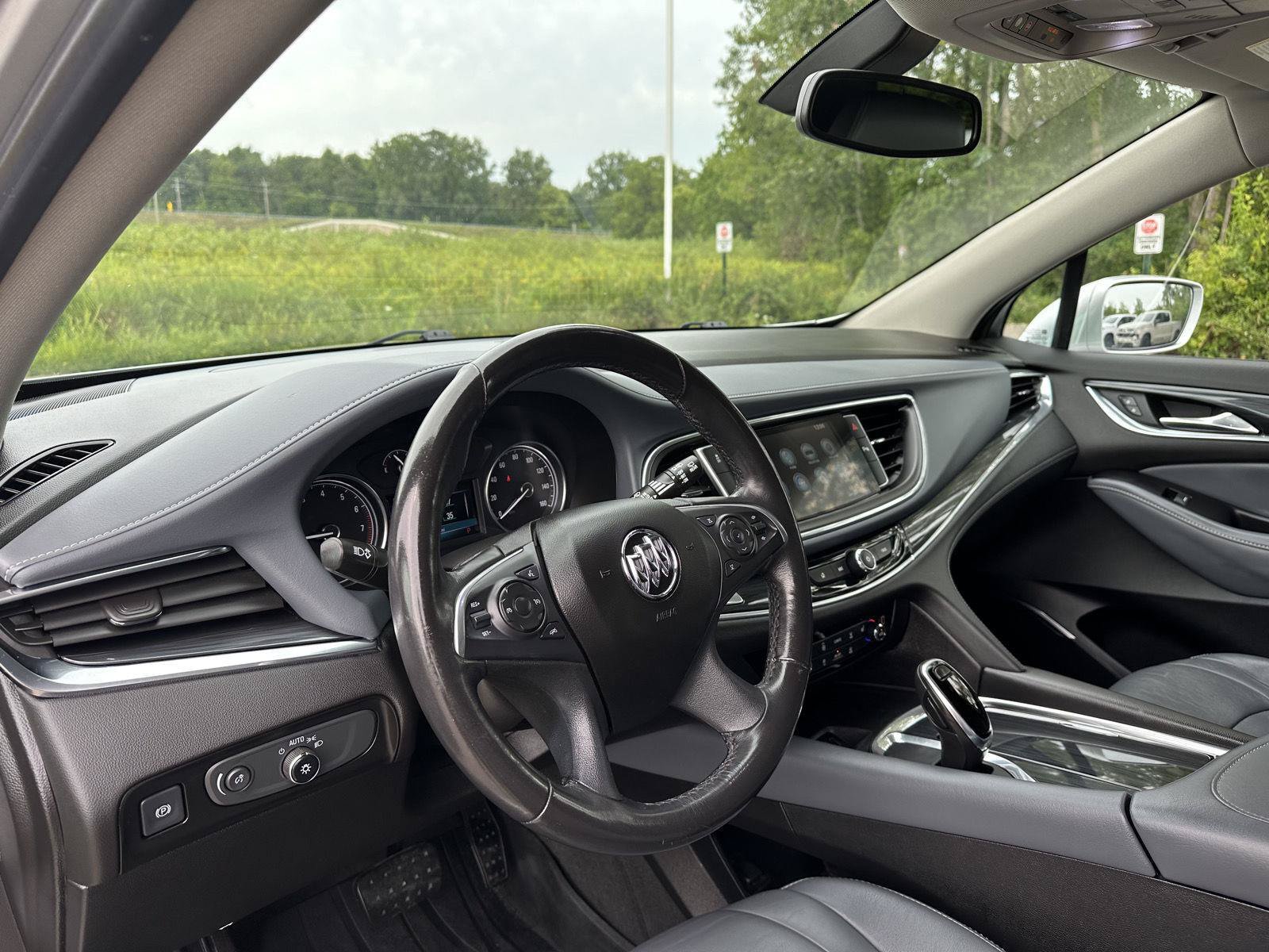 Used 2019 Buick Enclave Essence FWD image 18