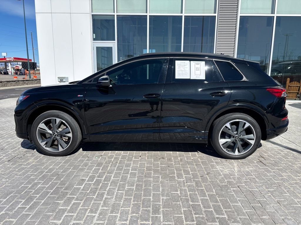 Used 2024 Audi Q4 e-tron Premium Plus image 2